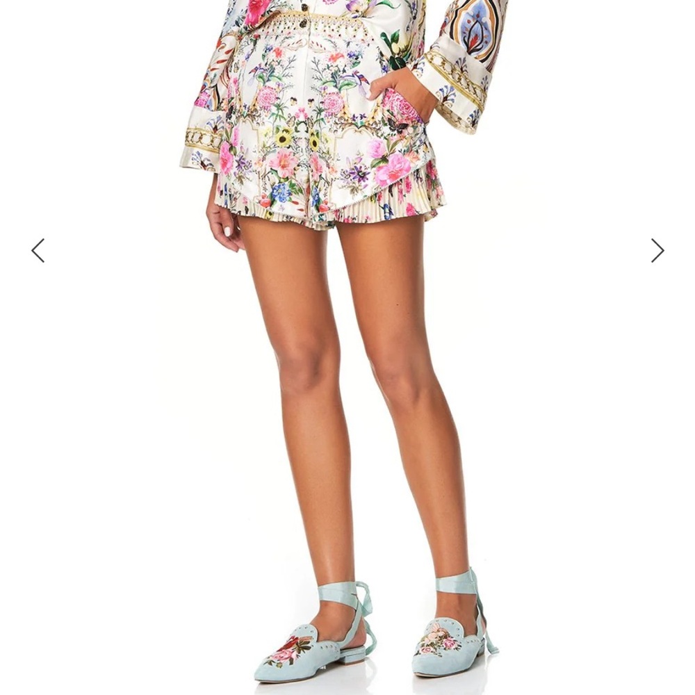 Camilla Boheme Shorts With Pleat Underlay, Floral Silk - Picture 7 of 8